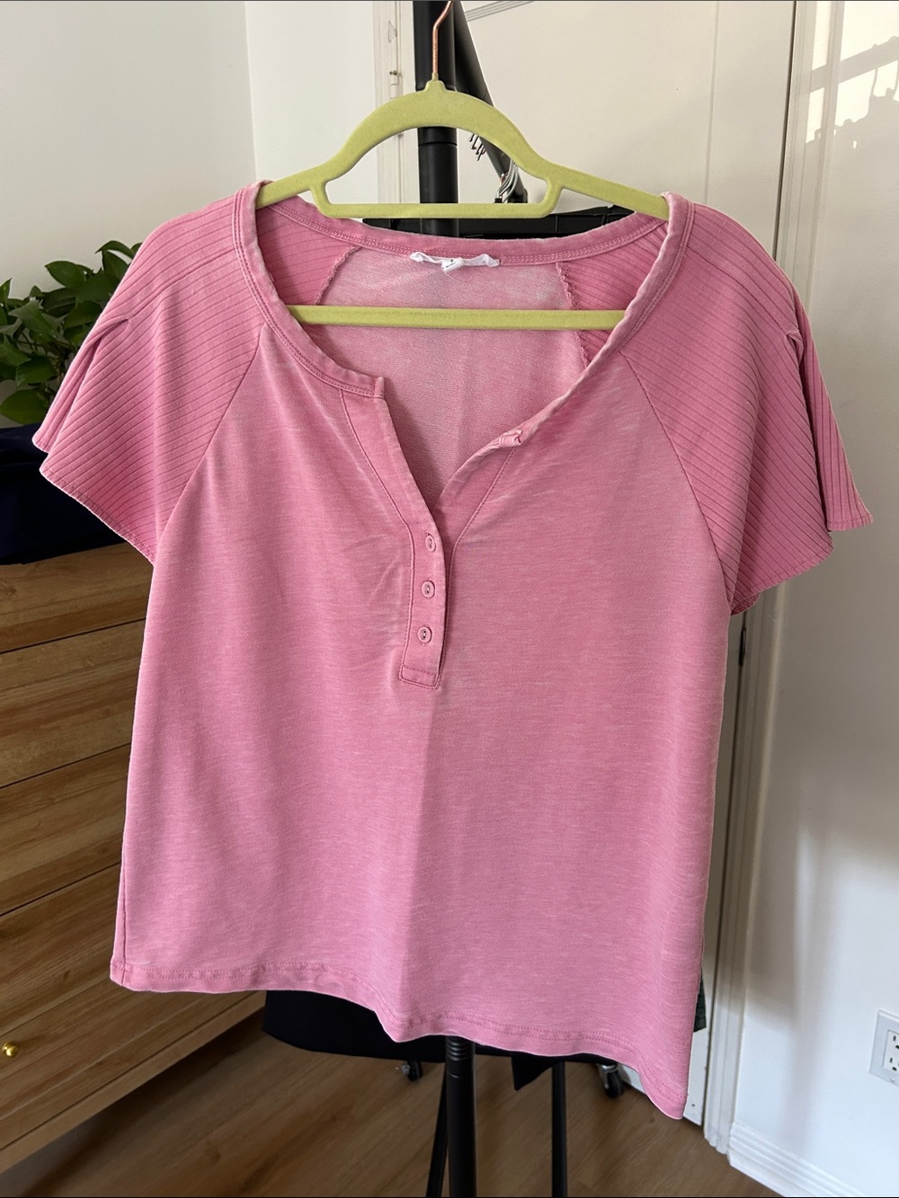 Jane + Delancey Short Sleeve Top. Size small. Baby pink. PTP 19”.